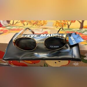 ✨✨Steve Madden Gold Mystie Sunglasses✨✨